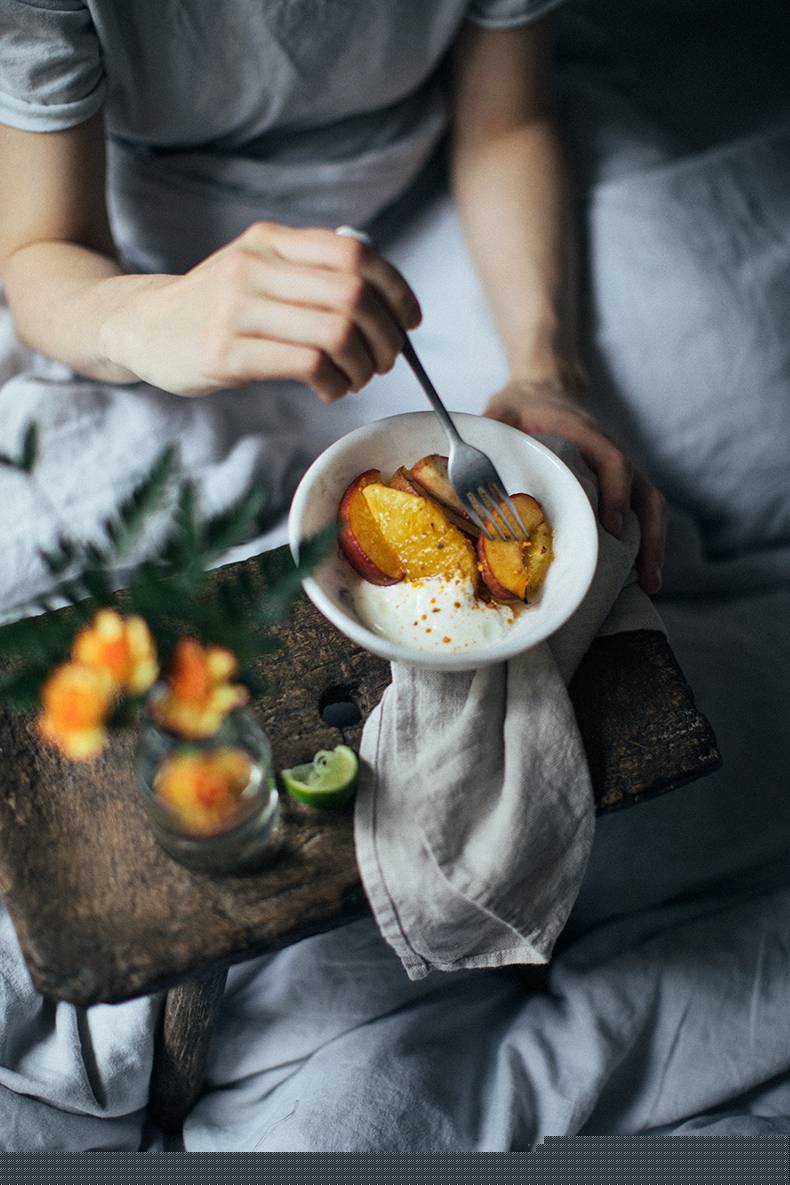 Baked fruits with yoghurt, simple yet not ordinary