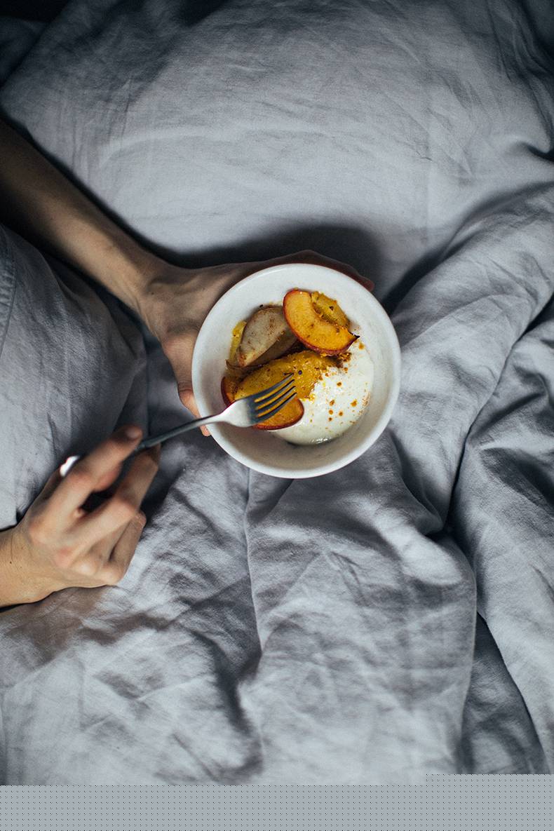 Baked fruits with yoghurt, simple yet not ordinary